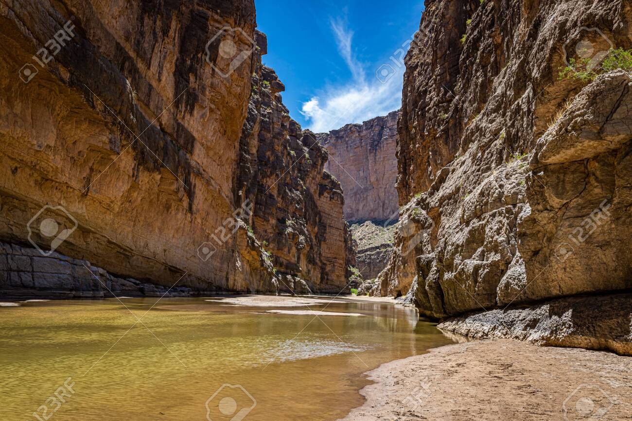 リオ・グランデ川が首の部分を浸食したらどうなるの？メキシコが自動的にその土地を手に入れるの？それとも、国境は常に川の古い流れに沿うの？ :r geography