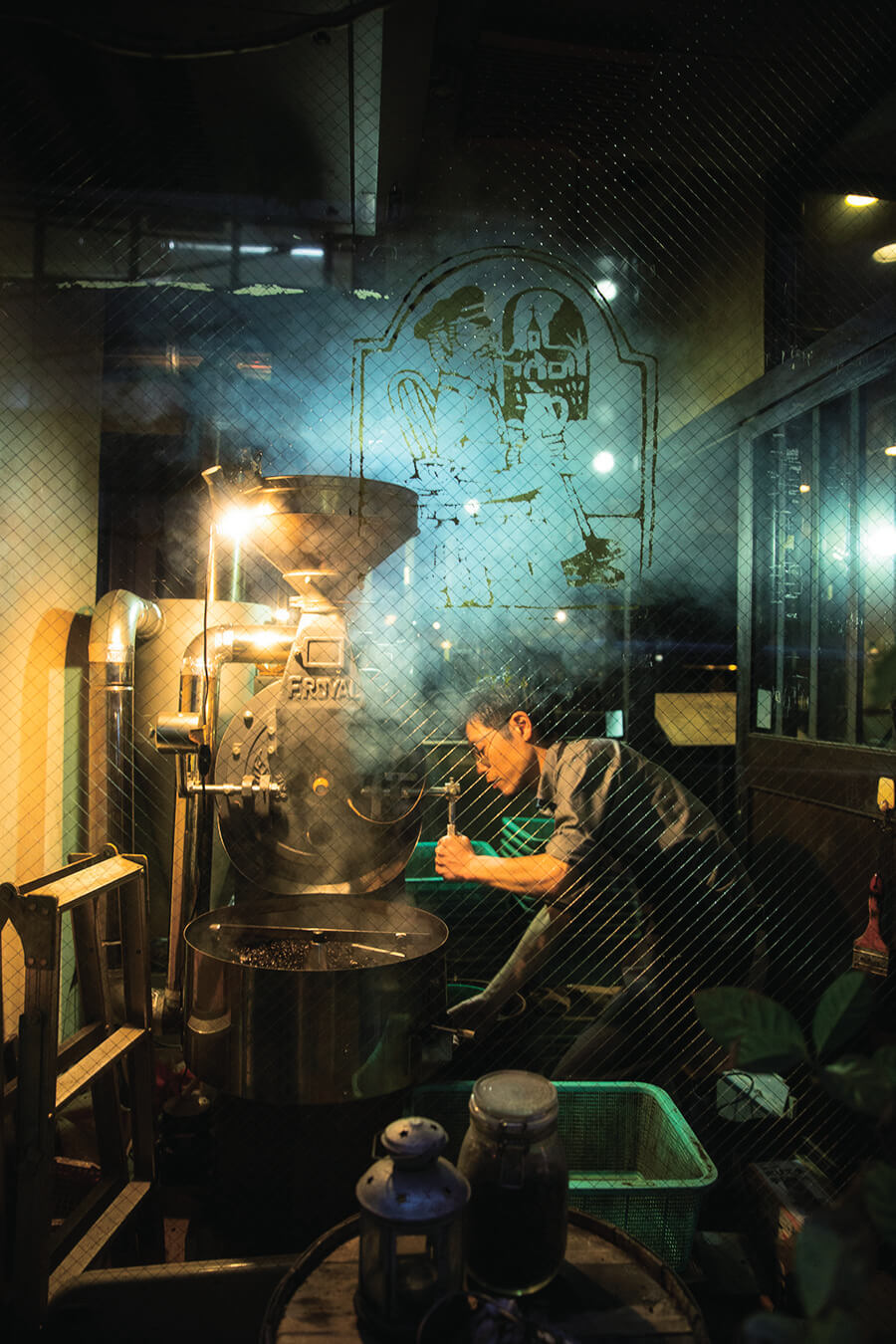 朝日新聞デジタル：１階、神田すずらん通りに面したカフェの席 - 神保町の老舗書店がブックカフェに――東京堂書店 8 38- フォトギャラリ