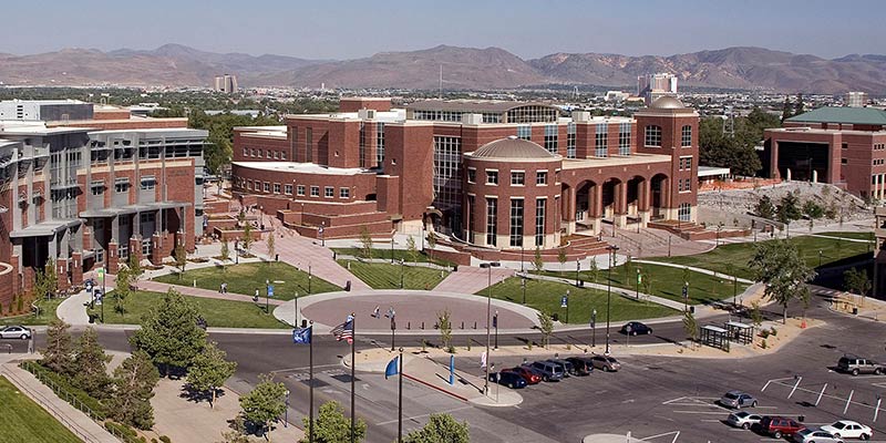 ネバダ州リノ-タホ地域：都会の生活と自然