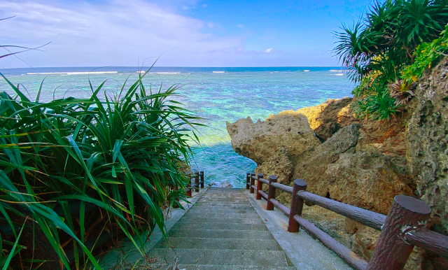伊良部島 伊良部島の断崖絶壁絶景スポット 三角点とイグアナ岩 : 何度でも訪れたい日本の風景