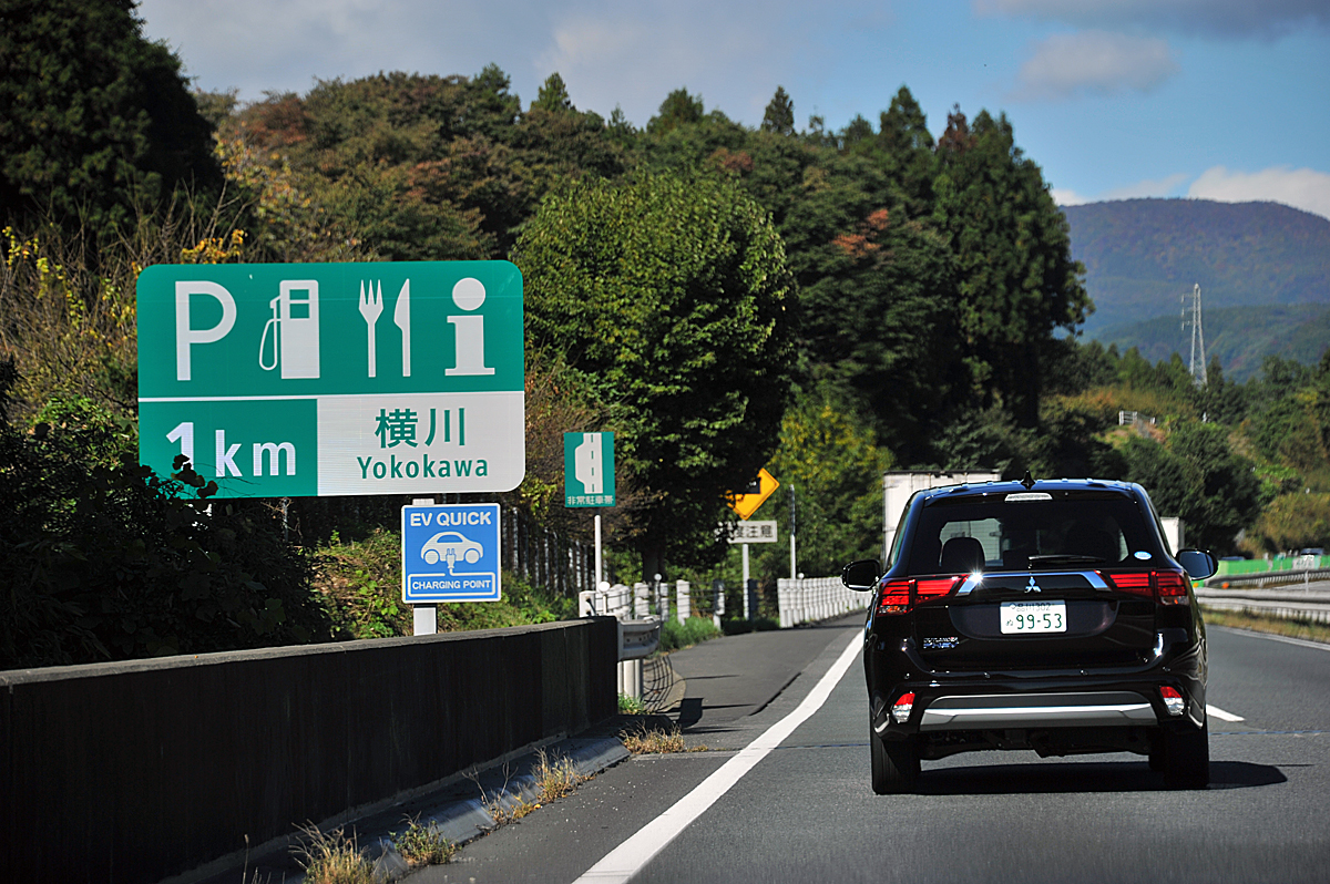 Amazon.co.jp: 高速道路&サービスエリア SA ・パーキングエリア PA ガイド2025-2026年最新版ベストカー情報版:ベストカー: 本