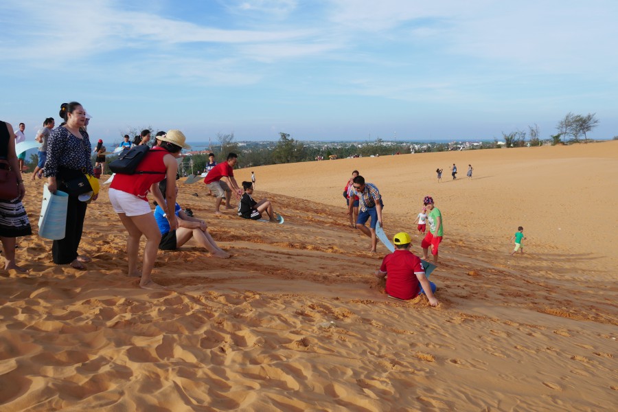 ホーチミンから日帰り可能！まるで砂漠！？ ムイネー の魅力と絶対に外せない観光スポットを3選ご紹介します。日本語ガイド日帰り現地発ツアーもご予約可能です！ベトナム旅行とベトナム情報・アンコールワット旅行とアンコールワット情報