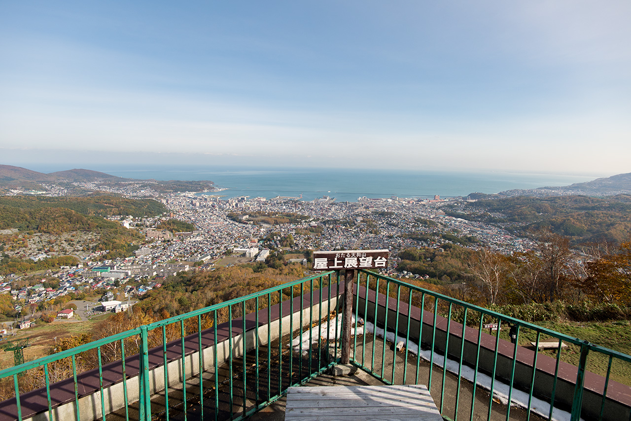 旭展望台小樽 前回の天狗山からの小樽の夜景とは角度を変えて！ 遠くに見える石狩の町もかすかに見えてますね！夜景展望台小樽港北海道北海道観光北海道観光スポット小樽夜景nightview北海道カメラ部北海道写真部
