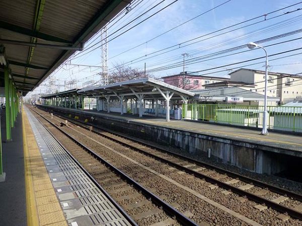 ホームに クルマが つきささる 〜南海の 春木駅〜 - あきひこゆめてつどう