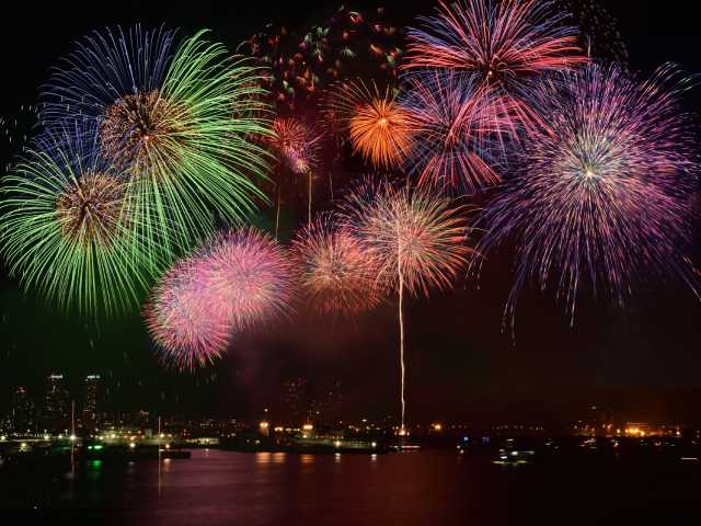 光の闇鍋、横浜の夜景。花火もあるよ。株式会社オマツリジャパン