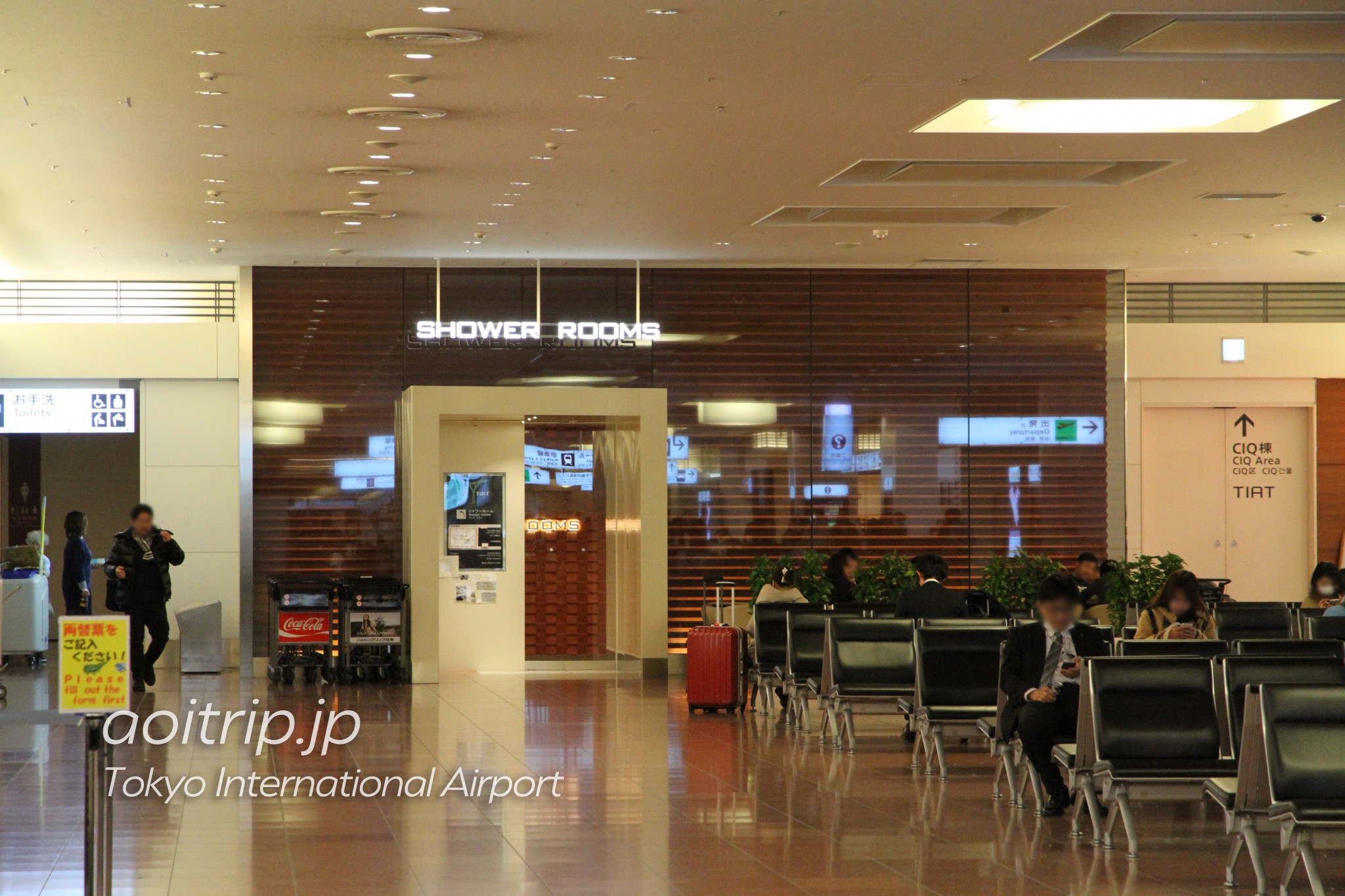 チェコ・プラハのヴァーツラフ・ハヴェル国際空港の「ERSTE PREMIER LOUNGE」 - 40代 気ままな 世界旅日記