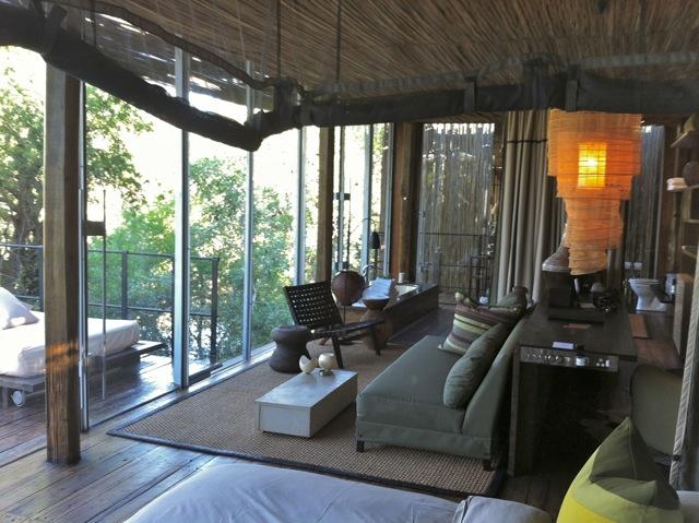 シンババティ ヒルトップ ロッジ 南アフリカ・クルーガー国立公園 ティンババティ私営保護区ティースタイル - オーダーメイドツア