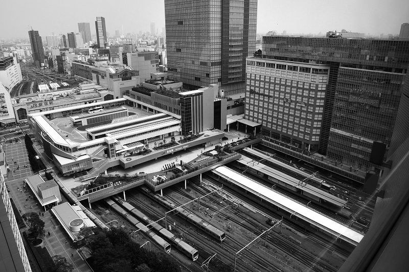 東京都 新宿都市夜景・バスタ新宿前の写真素材93848778- PIXTA