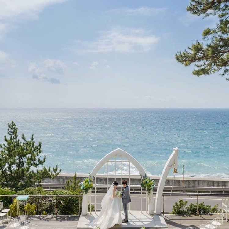 憧れの海外風結婚式は開放感あふれる会場で。ガーデンウエディングの魅力とは？元プランナーの取材レポ＆結婚式のHowTo記事