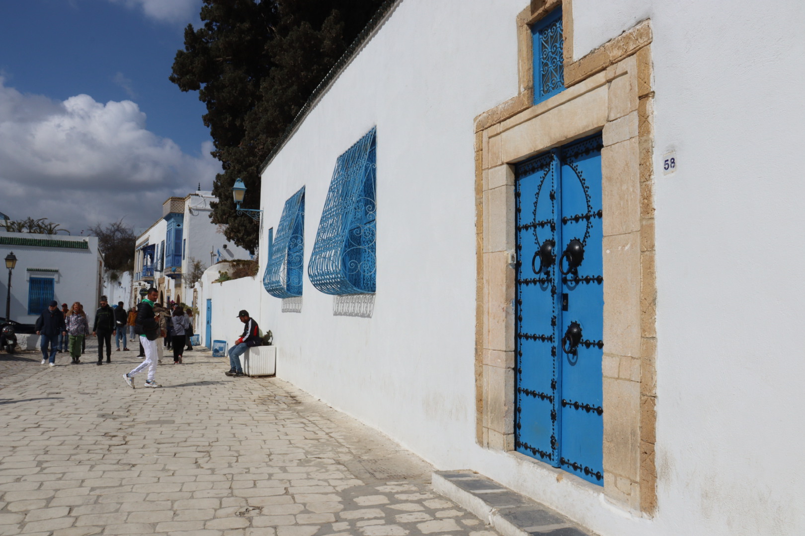 チュニジアの住居が語る歴史と人々 ベルベル人が隠れるために生み出した家とは？あらたにす