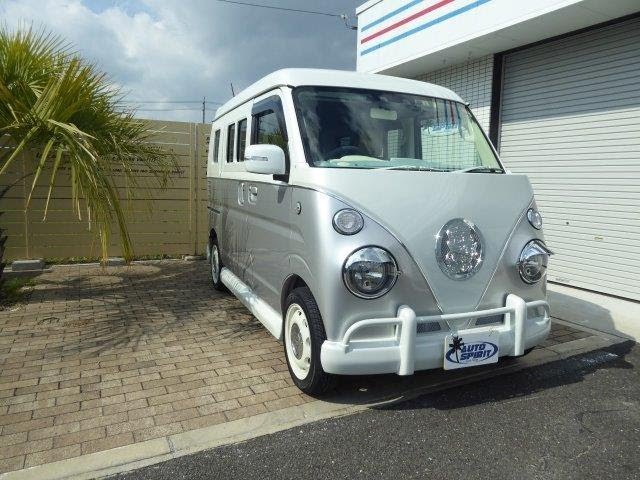 ワーゲンバスが愛されるその魅力とは！？新車＆２カスタムまとめCAMP HACK キャンプハック