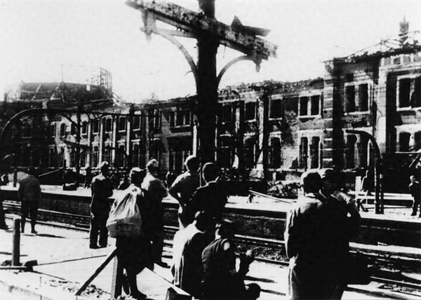 東京駅八重洲口 - 都市徘徊blog