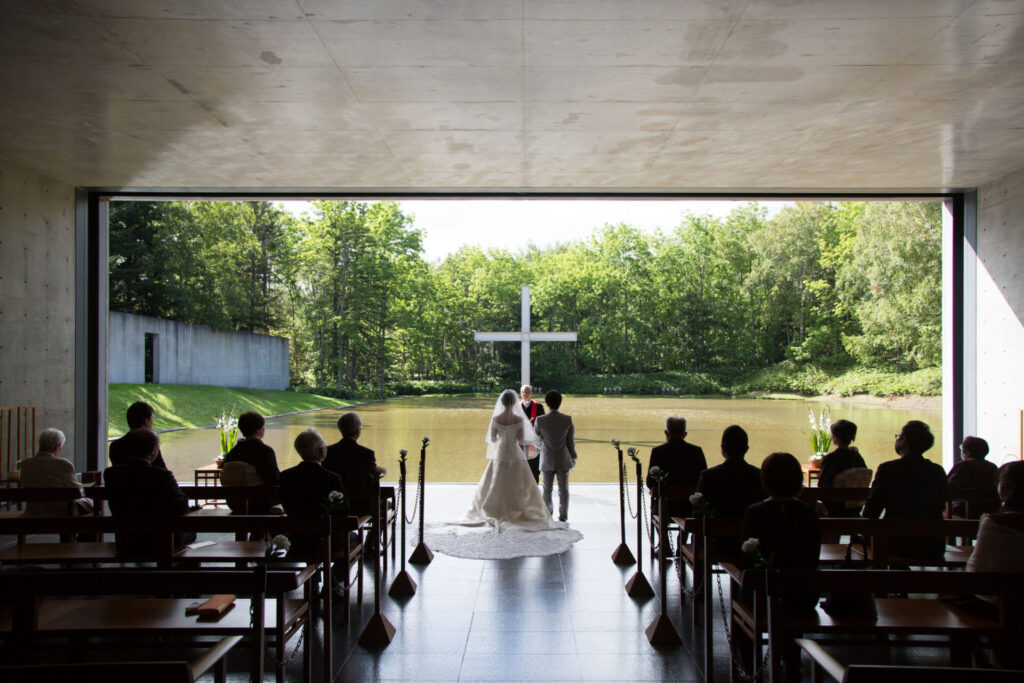 星野リゾート トマム 水の教会の結婚式特徴と口コミをチェック ウエディングパーク