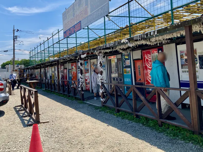 有名メディアに多数取り上げられるレトロ自販機スポット！下溝「中古タイヤ市場 相模原店 自販機コーナー」 - We Love 相模原