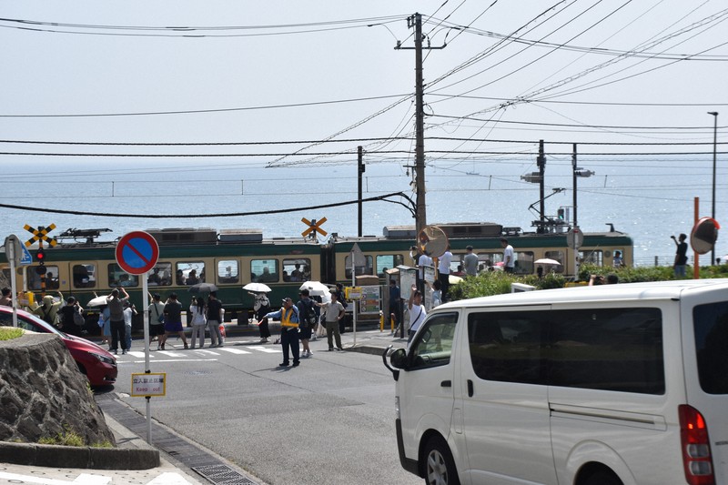 スラムダンク「聖地」の鎌倉高前踏切、平日も警備員配置へ：カナロコ 2023年8月29日 - マイローカル＆マイタウン