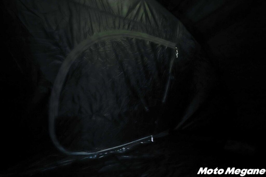 黒いテントは暑い？涼しい？🌞熱くなるイメージがある“黒”ですが、 でも日傘やUVカットアイテムといえば“黒”。 じゃあキャンプのテントやタープはどうなの？ということで黒いテント、黒いタープでの暑い涼しいについてのお話です。 投稿画像にも書いてますが、 遮光性