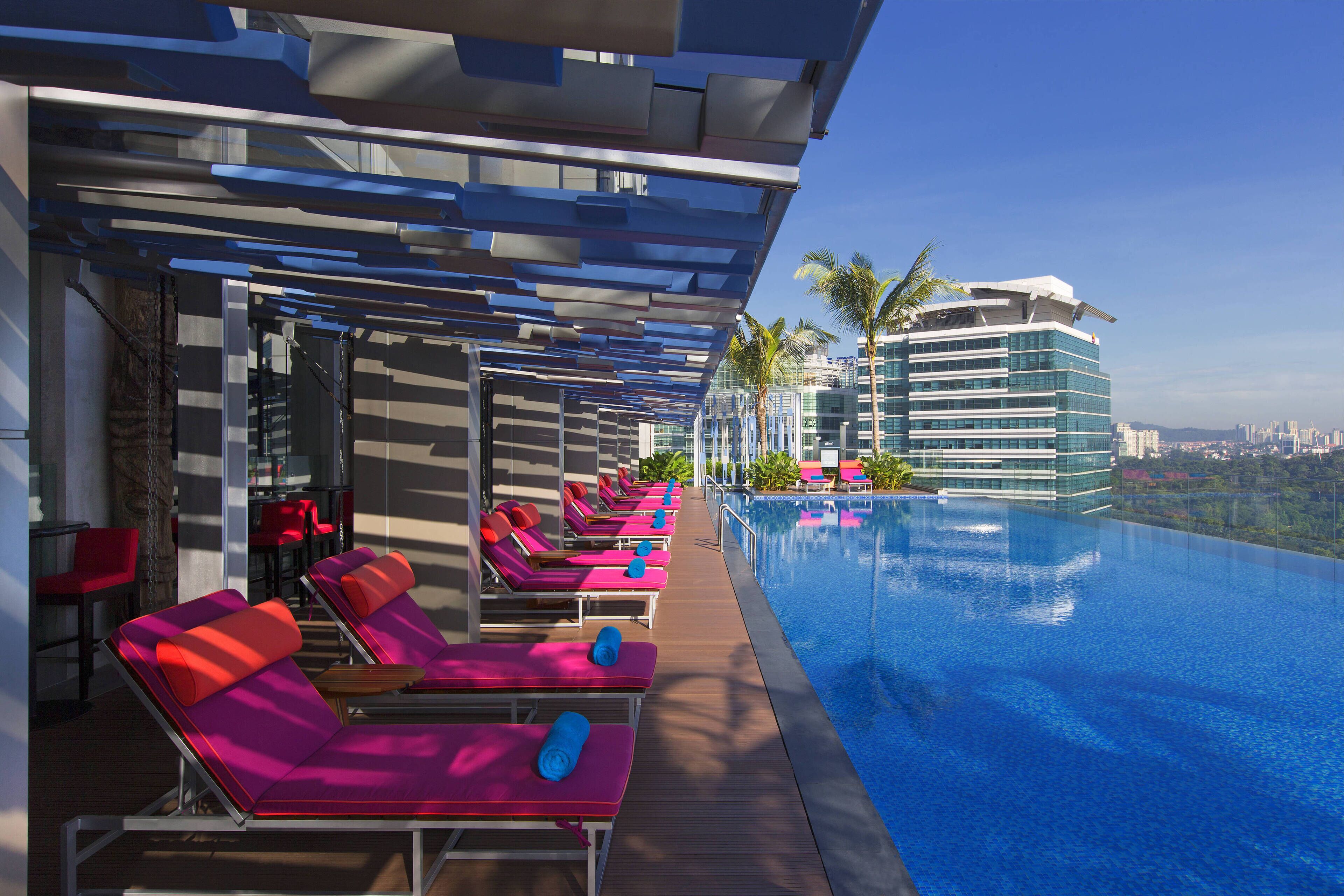 ハワイのホテルはプールで選ぶ♪大人向けから子連れOKまでのおすすめ7選トラベルマガジン