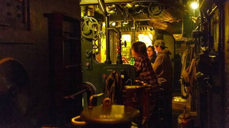 Amazon.co.jp: 個人が勧める日本の絶景 Vol.48 ～大阪府 潜水艦bar深化～: Japanese Amazing Views inSubmarine Bar Shinka eBook : アカツキん: Kindleストア