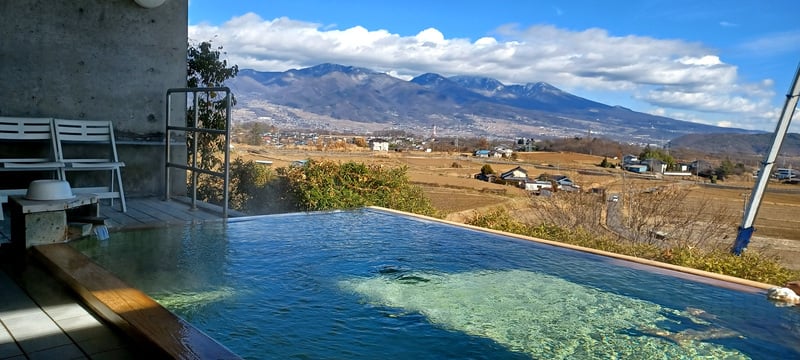露天風呂からの景色✨, @tengunoyakata , @iizunaresort_ski , @glamprook_iizuna ,天狗の館,絶景露天風呂,長野県日帰り温泉,サウナ,サウナ部,霊仙寺湖ワカサギ穴釣り2023
