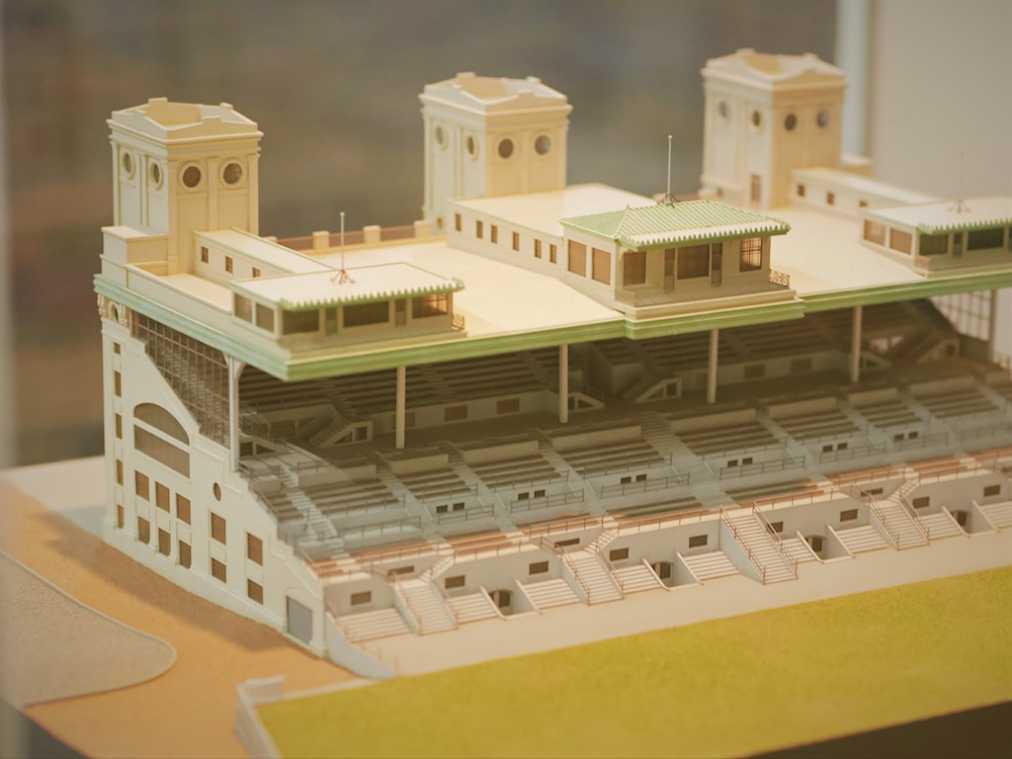 名建築を歩く ジェイ・ヒル・モーガン「根岸競馬場 一等馬見場」 横浜市ひつぞうとおサル妻の山旅日記