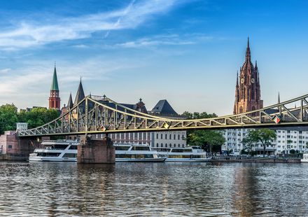 聖バルトロメウス大聖堂」フランクフルト旧市街に聳える大聖堂 – 旅のアシアト👣