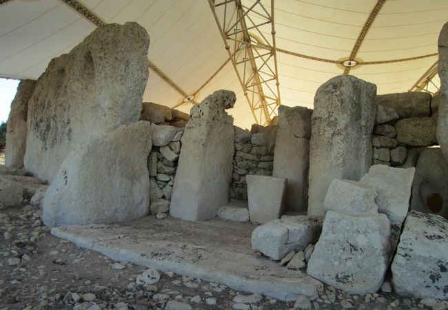 マルタ島の世界遺産、「巨石文化時代の神殿群」は紀元前の３０００年～２４００年に建てられました。 : 旅プラスの日記