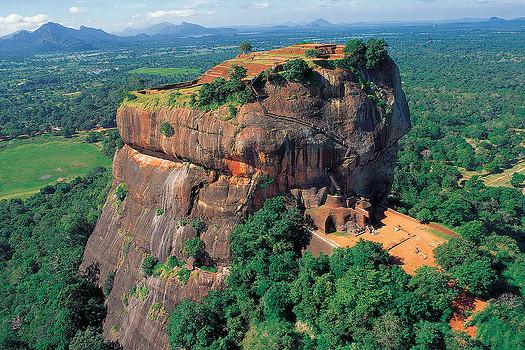 スリランカ 圧巻のシーギリヤロックと、日本人漫画家のお宿。 - 世界一周 めし旅