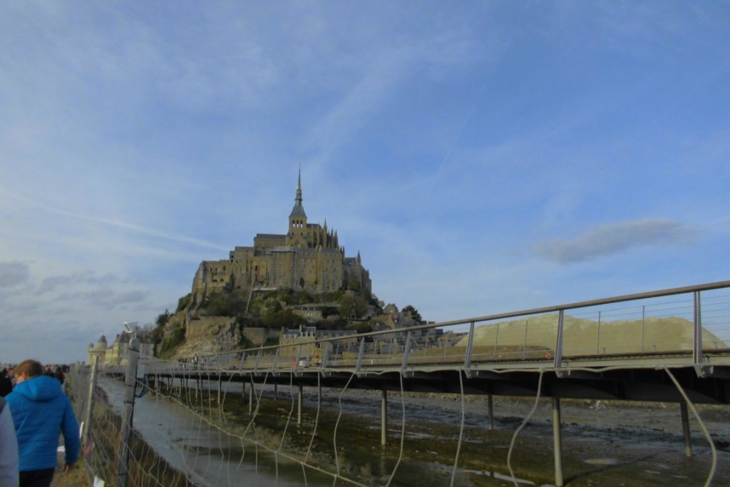 2018年のモン・サン・ミッシェル修道院の夏の夜間拝観の見どころ – Tourisme japonais