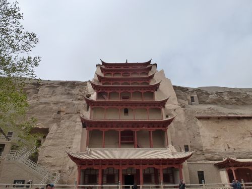 敦煌莫高窟 + 鳴沙山と三日月湖 1 日ツアープライベートツアー + オプションの中国語 英語ツアーガイドKlook