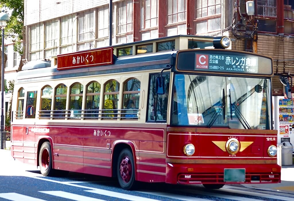 横浜ベイサイドブルーの連節バス 9-3515 号車による山下ふ頭行きしゃもじ＠しゃもぽんのパワフルフル寄り添い隊ステーションワールド♪