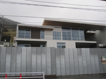 目の前が海! 郷ひろみが葉山にある500坪の豪邸を大公開 画像あり