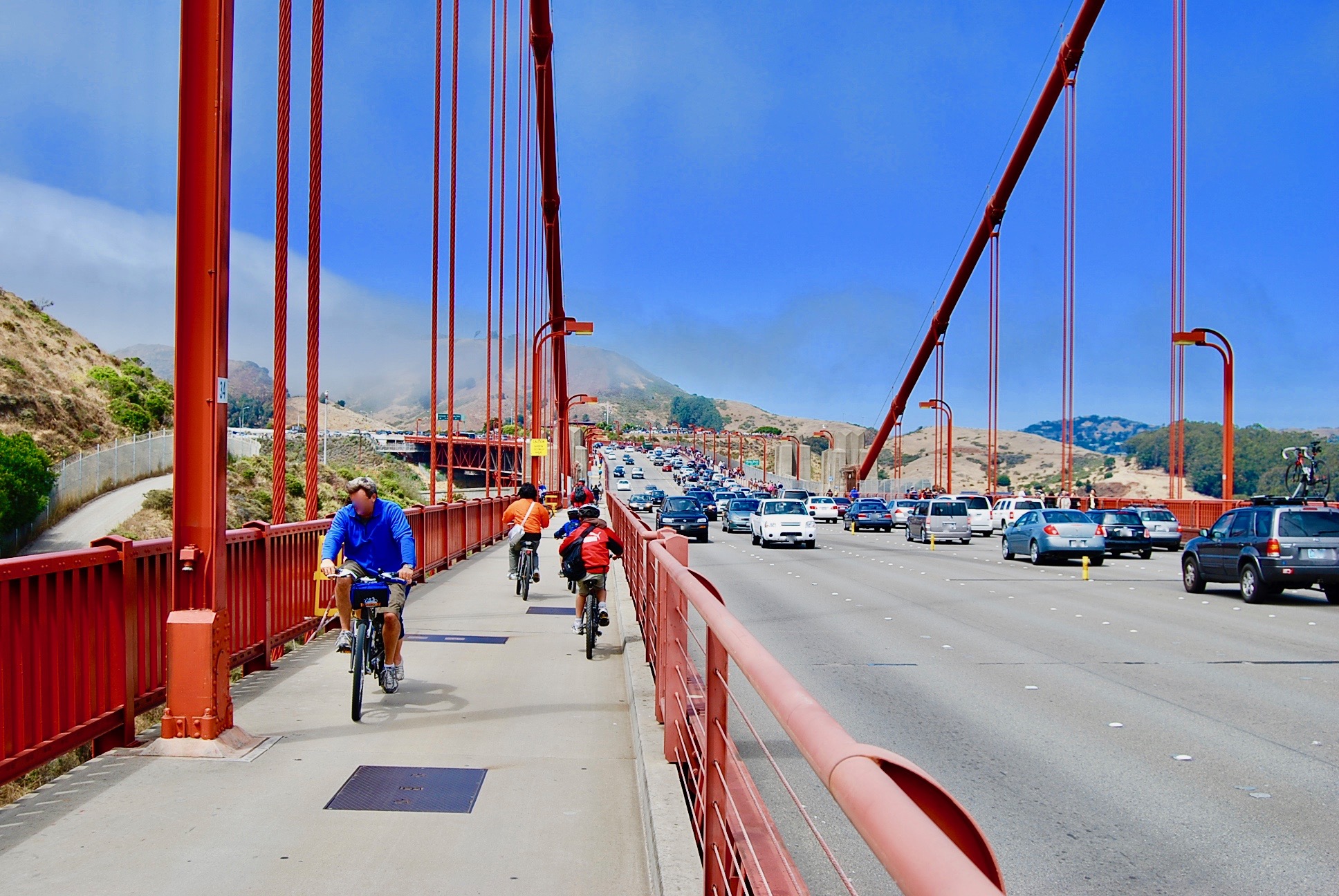 夏の家族旅行 サンフランシスコ ゴールデンゲートブリッジ 車で橋を渡って対岸からの景色も楽しんできました〜😊フィッシャーマンズワーフやアルカトラズ島からのゴールデンゲートブリッジも！ゴールデンゲートブリッジgoldengatebridgesanfrancisco