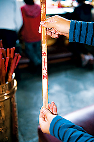 龍山寺のおみくじすわっち日記