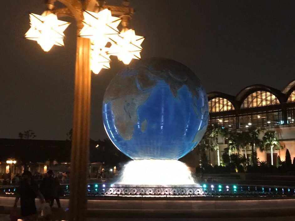 ディズニーシー攻略☆ソアリンの楽しみ方!!混雑状況と待ち列解説!! - 遊園地攻略団体 「アミュサー」