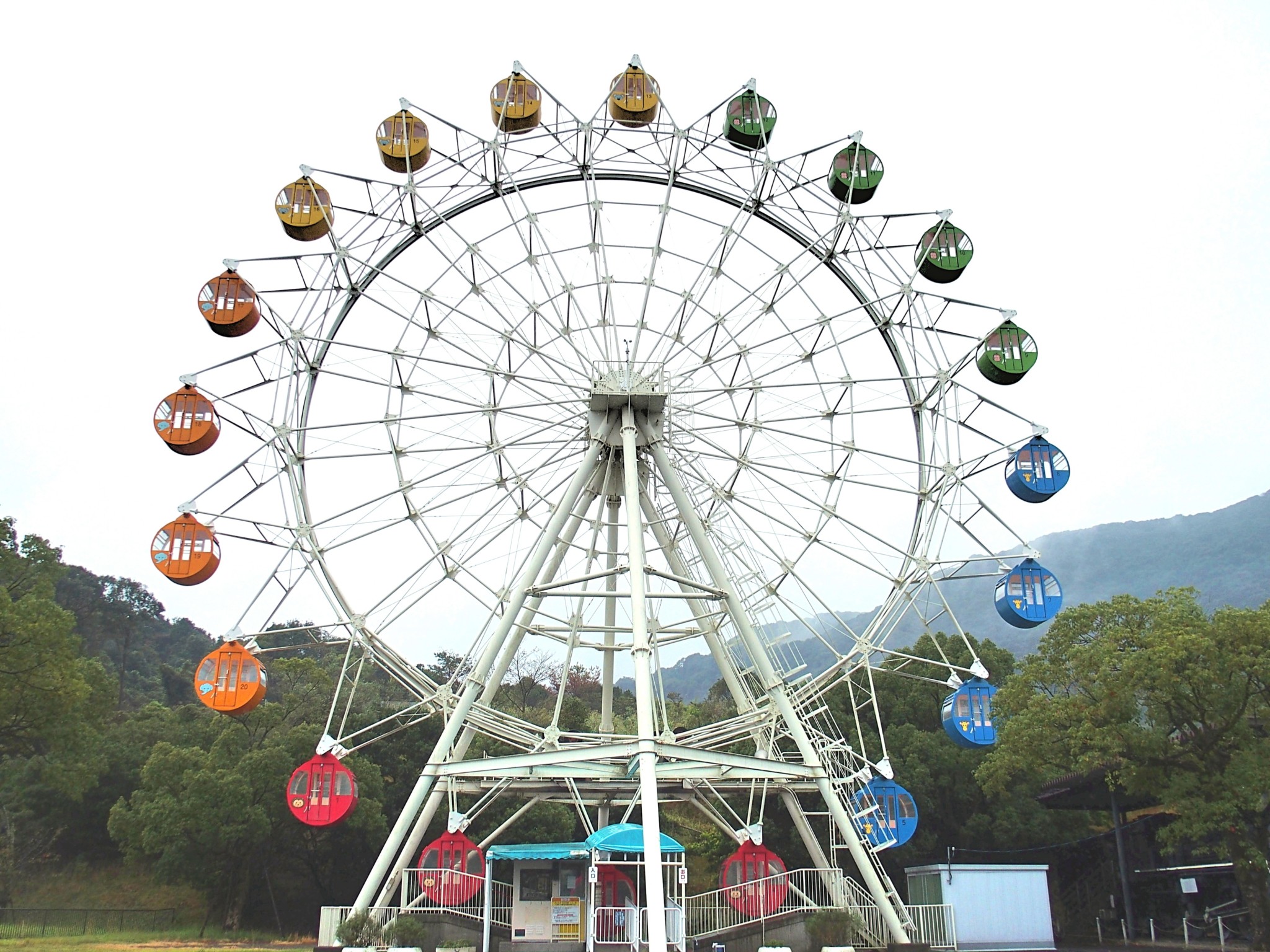 ９３ あそこに見えるロケットの正体とは「平川動物公園」 鹿児島県