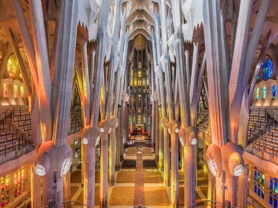 日本語ガイドと巡る世界遺産サグラダ・ファミリア 最大12名の少人数グループ＆事前予約チケットで楽々入場＜約2時間 日本語ガイド＞スペイン バルセロナ 旅行の観光・オプショナルツアー予約 VELTRA ベルトラ