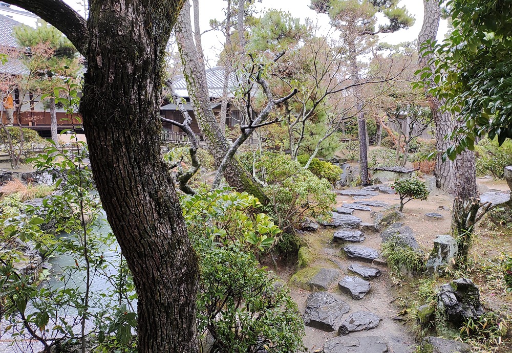 新渓園 ～ 眺めて歩ける日本庭園と、56畳の和室を持つ建物でのんびり - Yahoo! JAPAN