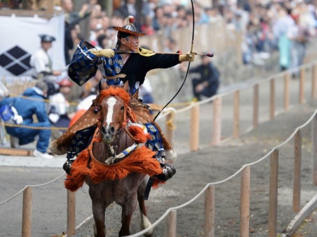 流鏑馬 やぶさめ は天下泰平を祈願しての日本の伝統儀式ですが、その迫力と美しさに魅了されました。絵になる風景のそばに、いい住まいがある - ココハウス
