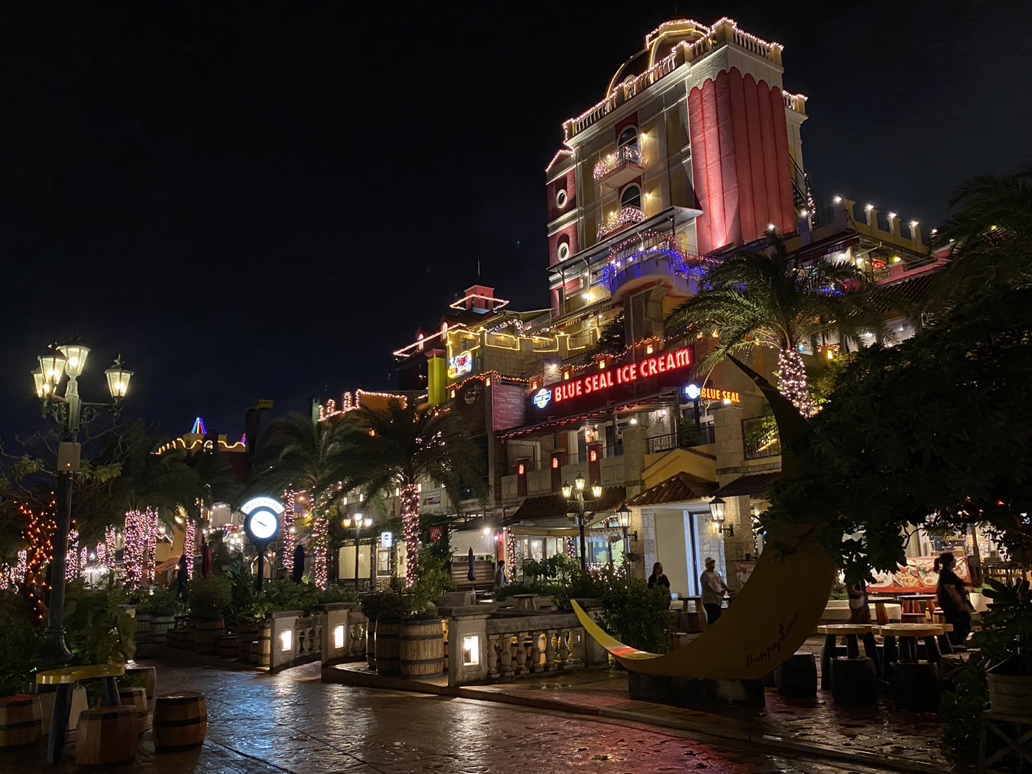 首里城 西のアザナの夜景情報 沖縄県那覇市使い道のない風景