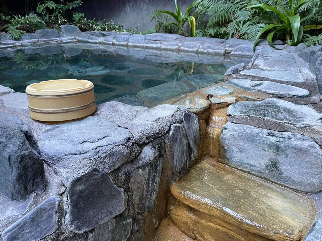 眼前に広がる美しい空と海！伊豆高原「赤沢日帰り温泉館」で極上のひとときをたびらい観光情報