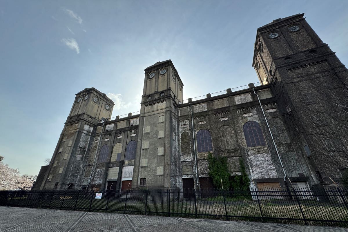 根岸競馬場廃墟 １ ２日本の秘境