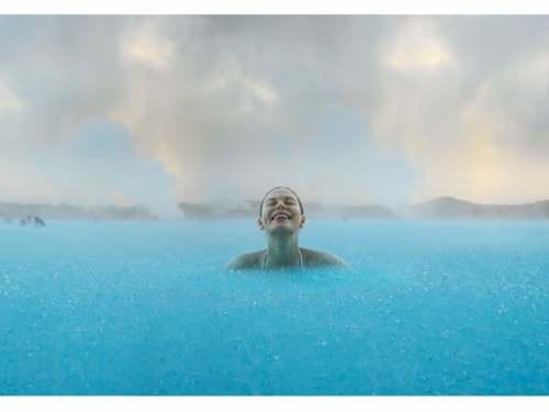 こちらアイスランド １７５ 海に面した絶景の露天風呂はクヴァムスヴィク！レイキャビクから1時間弱で行ける好立地！ – IcelandGuide.net