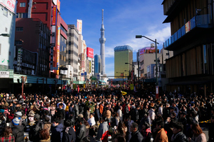 週末の東京混雑「自粛前の駆け込み」 仙台「例年の半分にも 」毎日新聞