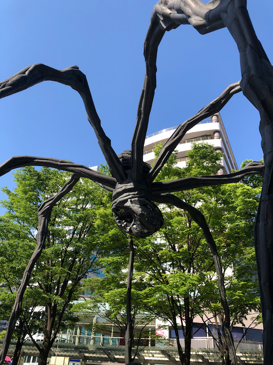 オブジェ「巨大クモ・ママン」東京待ち合わせ場所ナビ