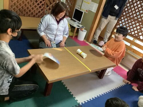 レクリエーション 3月14日『新聞死紙陣地取りゲーム』 : ZIPPYKIDS TODAY!! 荒川店