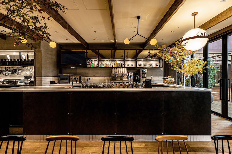 レストランでの食事シーンなどの演出が可能な『撮影スタジオ』SHOOTEST