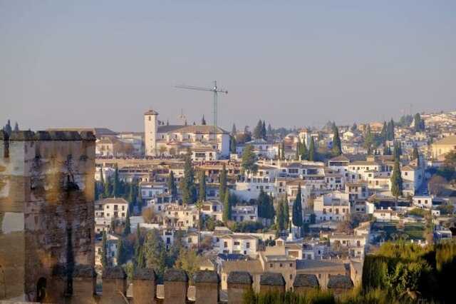 世界遺産 グラナダのアルハンブラ・ヘネラリーフェ・アルバイシンをご紹介 – skyticket 観光ガイド