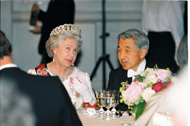 ウィリアム皇太子とキャサリン皇太子妃、晩餐会の舞台裏を披露 皇太子妃をエスコートした意外な人物とは？カルチャーELLEエル デジタル