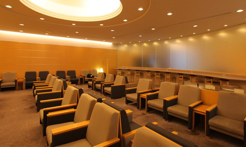 羽田空港の国際線ラウンジを利用したい人は必読！「エムアイカードゴールド」などを提示すれば使えるTIATLOUNGEは、空いていて快適なのでおすすめ！クレジットカードおすすめ最新ニュース 2025年 ザイ・オンライン