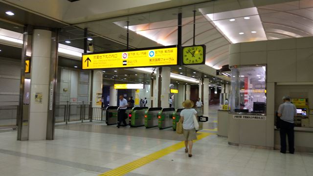 階段 京葉線・武蔵野線3番4番ホーム 京葉線・武蔵野線 へ7分で行くには 東京駅：山手線外回り山手線パタパタ乗り換え案内